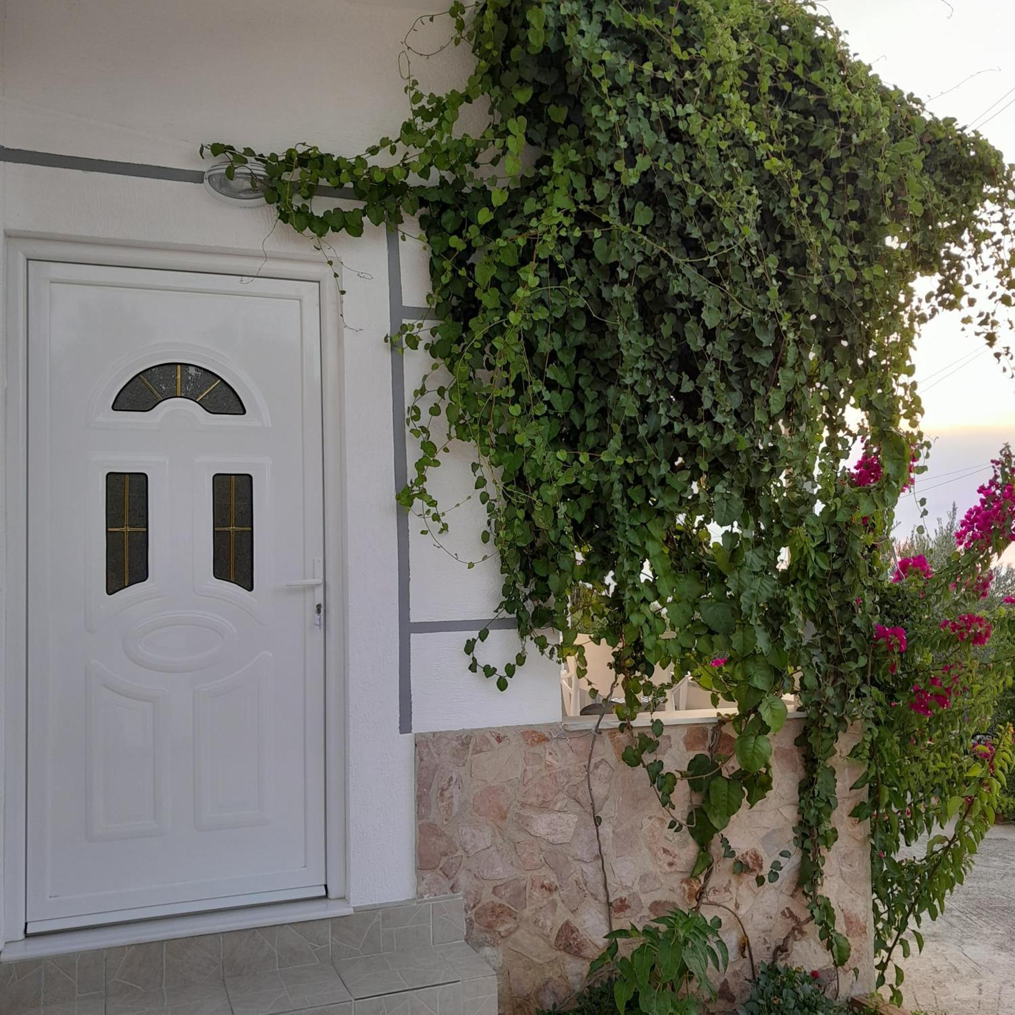Denni'S Home Sarandë Exterior foto